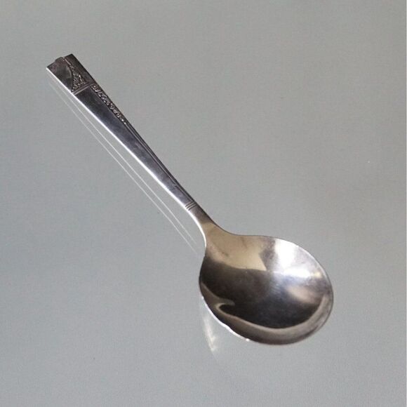 Vintage Round Bullion Spoon Oneida Nobility Plate 1937 Caprice Pattern - Picture 2 of 9